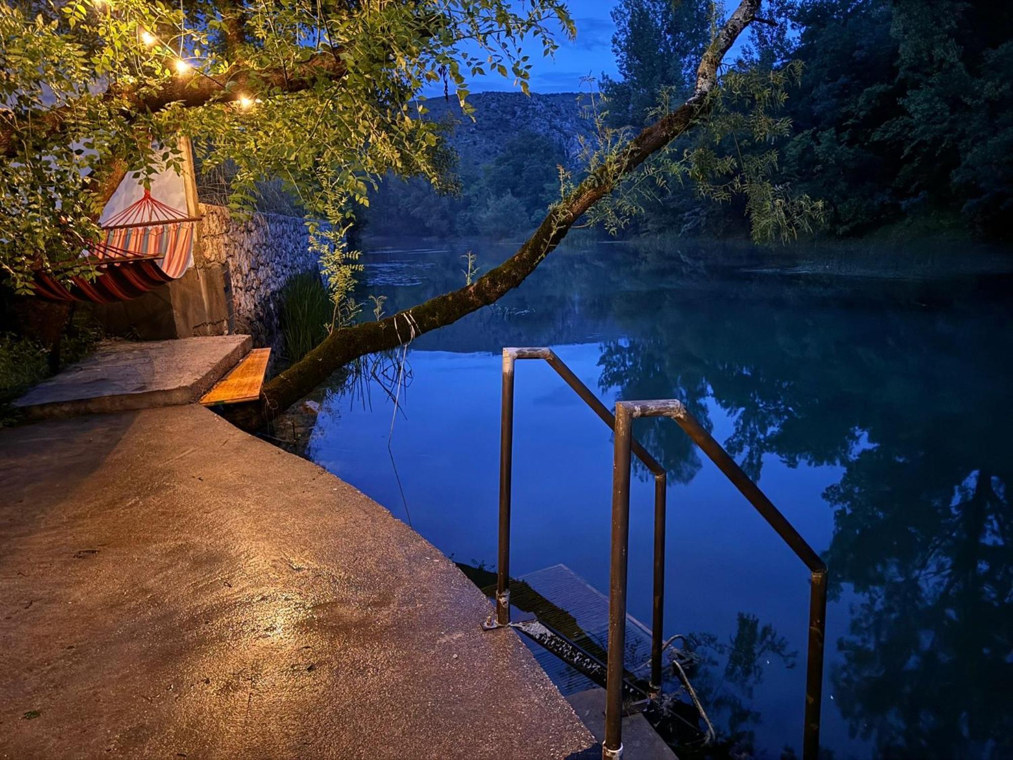 House On The River Blagaj Luaran gambar